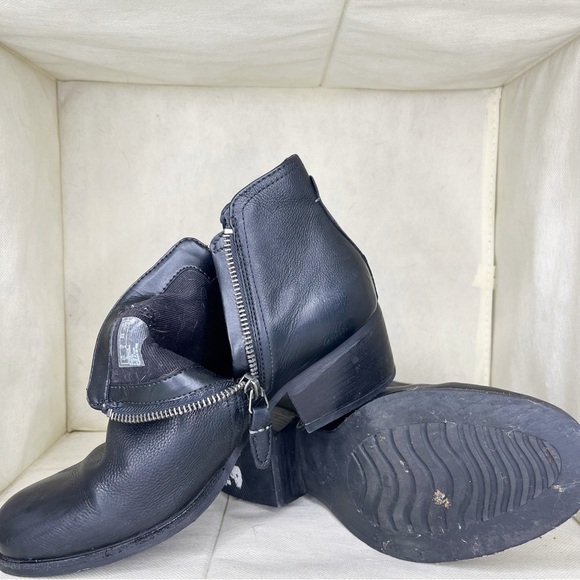 Clarks Black Leather Zip‎ Up Block Heel Ankle Boots Size 6 - Picture 3 of 5